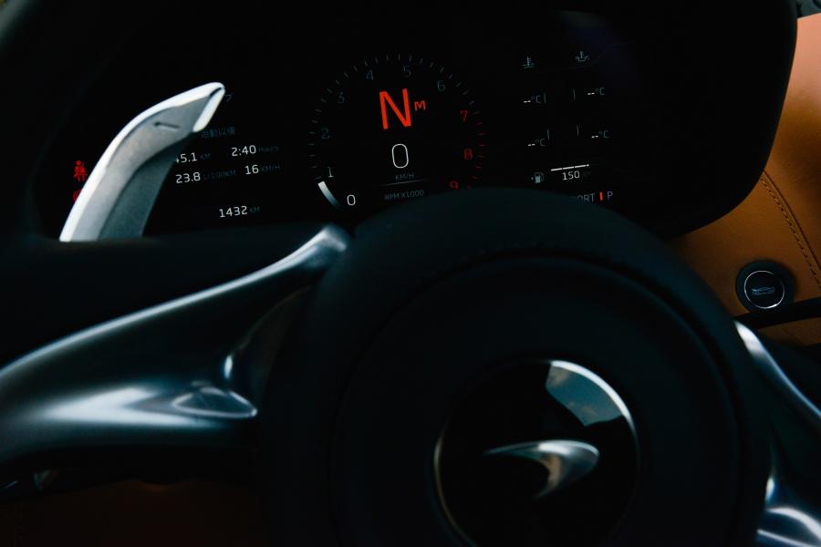Панель приборов McLaren GT 2019 года  (JP) (фото 31 из 38)